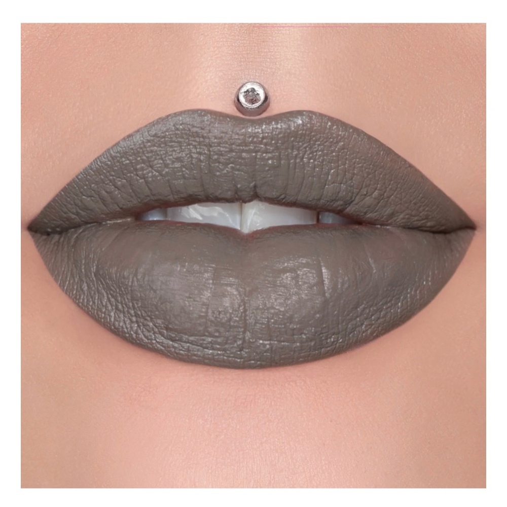 GRAVE DIGGER New in Box Jeffree Star Velvet Trap Lipstick in Grey Halloween